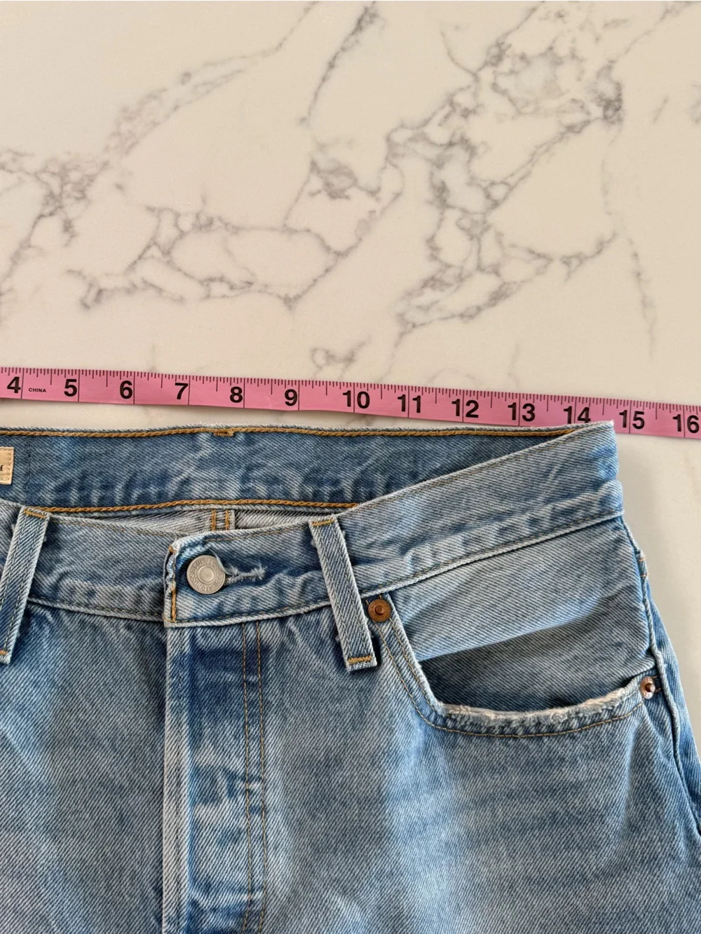 Levi's 501 '90s Jeans - Look Downhill (Light Wash) - Size 27x32 - Picture 6 of 9